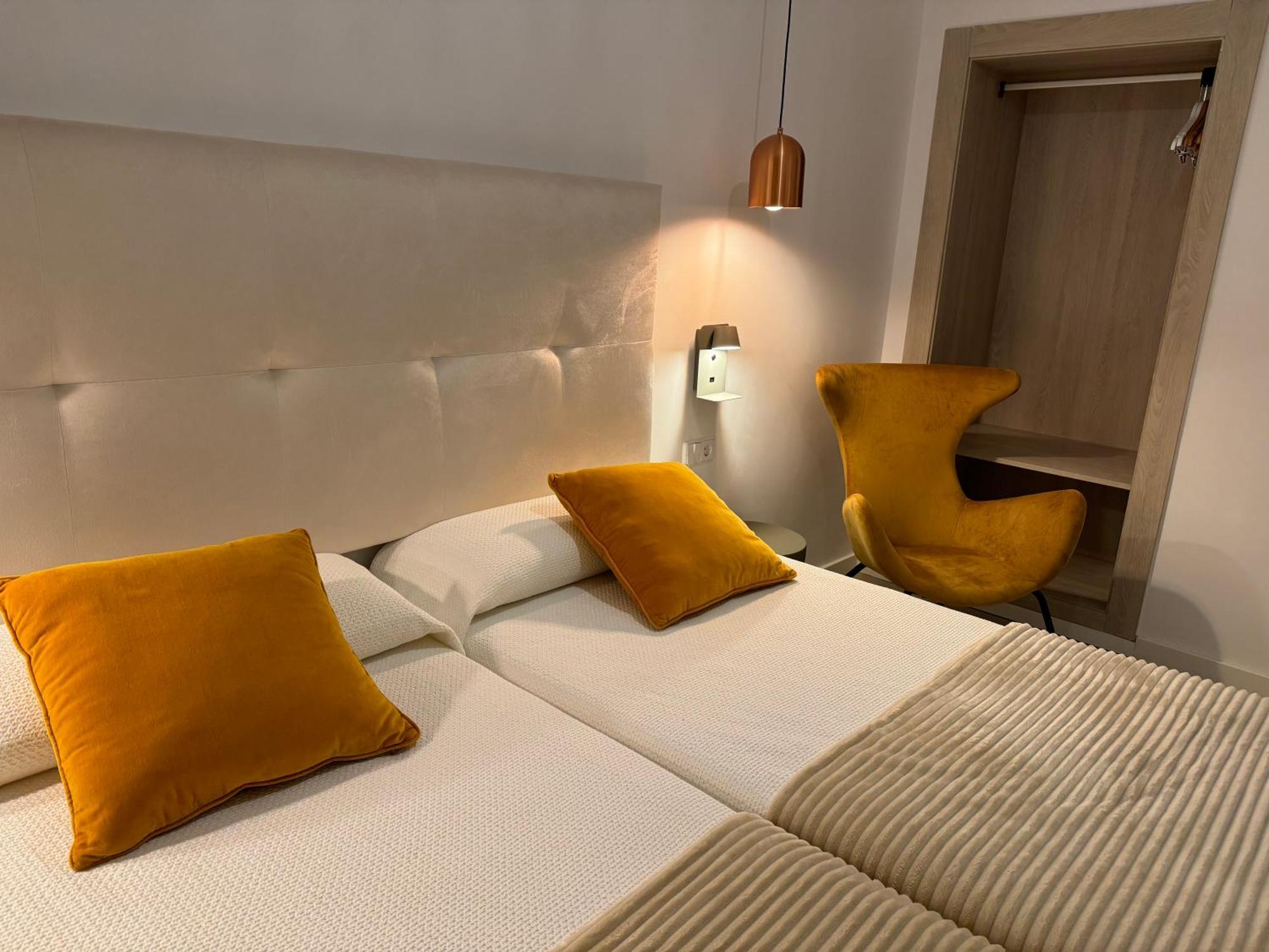 Aparthotel Boutique Poniente Playa San Antonio  Kültér fotó