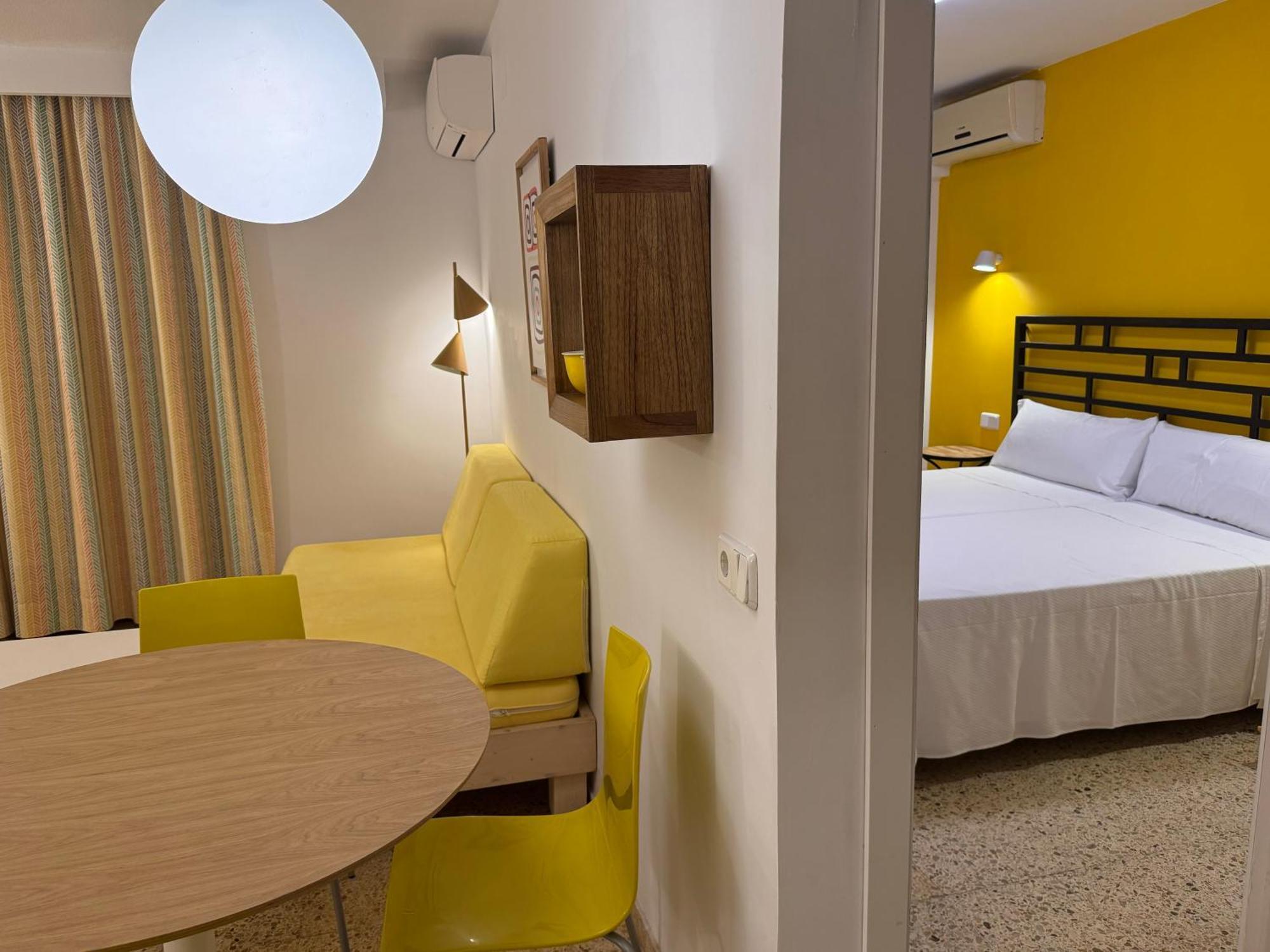 Aparthotel Boutique Poniente Playa San Antonio  Kültér fotó